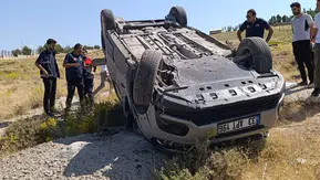 Erciş ilçesinde kontrolden çıkan kamyonet devrildi