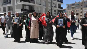 Van'da evlat nöbeti tutan aileler çocuklarına kavuşmanın sevincini yaşıyor
