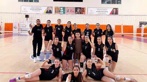 Elazığlı genç voleybolcular grup lideri olarak yarı finale yükseldi
