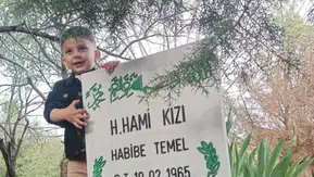 Otomobilde sıcak nedeniyle hayatını kaybeden 4 yaşındaki Muhammed son yolculuğuna uğurlandı