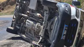 Pervari yolunda acil müdahale ekibini taşıyan ambulans kaza yaptı