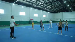 Muşta gençler yaz tatilini kort tenisi ile verimli hale getiriyor