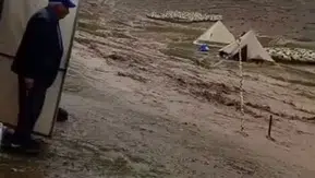 Pülümür yaylalarında sağanak yağış üreticileri zor durumda bıraktı