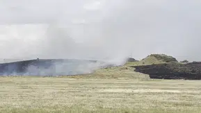 Bitlis Ahlat ve Tatvan arasında çıkan otluk yangını korkuttu