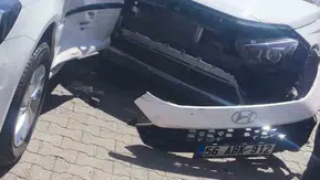 Siirt Kooperatif Mahallesi yolunda iki araç çarpıştı
