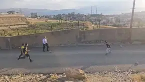 Yüksekova Kaymakamı Volkan Hülür sokaktaki çocukların futbol maçına dahil oldu