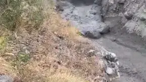 Pülümür bölgesindeki sağanak yağış sonrası yamaçlardan toprak kayması yaşandı