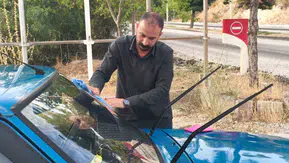 36 yaşındaki Ferhat İnce, 32 yıllık Şahin'ini günlük bir saatlik bakımla ilk günkü gibi tutuyor