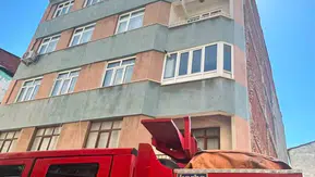 Elazığ merkezde dört katlı binanın çatısında yangın paniği yaşandı