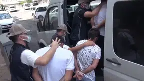 Diyarbakırda kendilerini polis sanan grup iki kişiyi darp etti