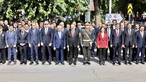 Siirt'te 30 Ağustos Zafer Bayramı Atatürk Anıtı'nda törenle kutlandı