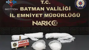 Alçılı kolunda bir kilo uyuşturucu taşıyan yolcu yakayı ele verdi