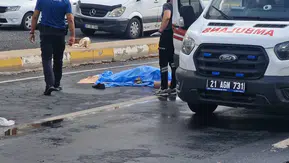 Diyarbakır'da karşıdan karşıya geçerken otomobilin çarptığı kişi can verdi