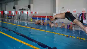 Vanlı çocuklar yaz tatilinde yüzme şampiyonluğuna hazırlanıyor