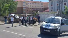 Patnos ilçesinde iki aracın karıştığı kazada dört kişi yaralandı