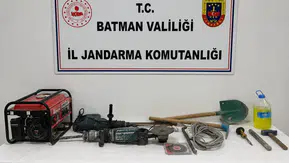 Beşiri kırsalında mağarada kaçak kazı yapan dört kişi yakalandı