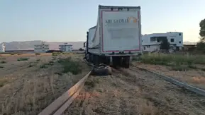 Kızıltepe yolunda tır kazası sürücü yara almadan kurtuldu