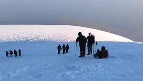 Ağrı Dağı zirvesindeki buzullar hızla eriyor