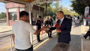 Fırat Üniversitesi öğrencilerini çiçeklerle karşıladı