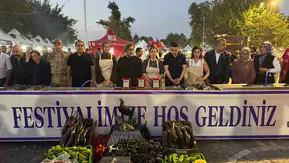 Birecik Kelaynak Patlıcan ve Fıstık Festivali renkli görüntülerle başladı