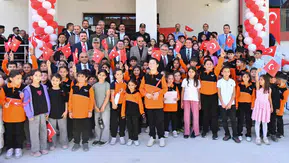 Van genelinde binlerce öğrenci yeni eğitim dönemine merhaba dedi