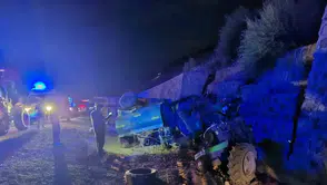 Bingöl yolunda traktör devrildi 37 yaşındaki sürücü hayatını kaybetti