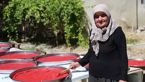 Ağın ilçesinde kışlık salça mesaisi güneşin altında devam ediyor