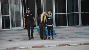 Sosyal medya fenomeni Çağla Öz adliyeye kelepçeli şekilde getirildi