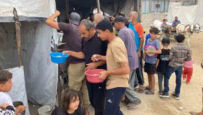 Yüksekova halkının Gazze için kurduğu hayır çarşısı amacına ulaştı