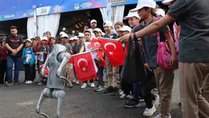 Robot köpek Şanlıurfa TEKNOFEST alanında çocukların gözdesi oldu