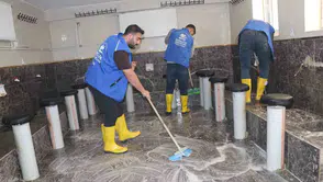 Korkutlu gençler cami bakımı için kolları sıvadı