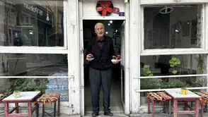 Van'da 45 yıllık kahveci Halit Arar geleneği yaşatıyor