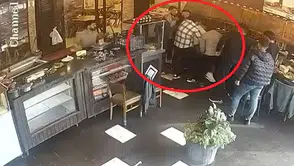 Diyarbakırda ciğercide nefes borusuna salatalık kaçan müşteri kurtarıldı