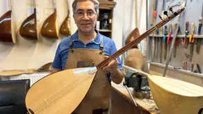 Van'da yarım asırlık bağlama ustalığı zamana meydan okuyor
