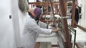 Siirtli usta öğretici Beşire İlik geleneksel dokuma sanatını yaşatıyor