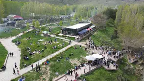 Muradiye Şelalesi bayram tatilinde ziyaretçi akınına uğradı