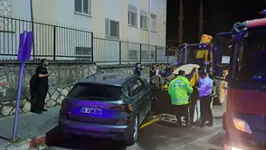 Siirt merkezde otomobil ve kepçe çarpıştı