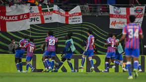 Avrupa arenasında tarihi zafer: Crystal Palace kupayı müzesine götürdü