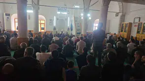 Elazığlılar bayramın üçüncü gününde cuma namazı için camilere akın etti