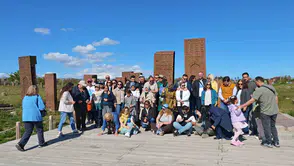 Ahlat Selçuklu Mezarlığı bayram tatilinde ziyaretçi akınına uğradı