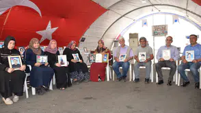 Diyarbakır'da evlat nöbetindeki ailelerin 14'üncü buruk bayramı