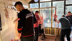 Hasköy sokaklarında kurban telaşı sabahın ilk ışıklarıyla başladı