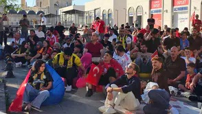 Şanlıurfalılar milli maç heyecanını sokakta paylaştı