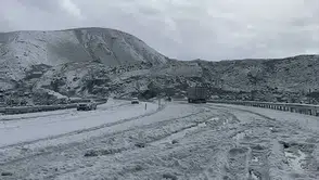 Haziran ayında Tendürek Geçidi beyaza büründü