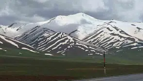 Van dağlarında karlar eriyince ortaya zebra deseni çıktı