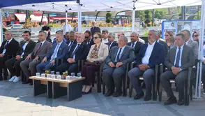 Elazığ Cumhuriyet Meydanı el emeği ürünlerle renklendi