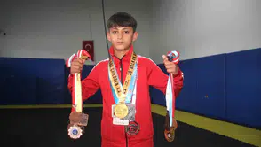 11 yaşındaki Şiyar karate minderinde fırtına gibi esiyor
