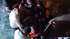 Van'da gece vakti dereye uçan kamyonetin sürücüsü kurtarıldı