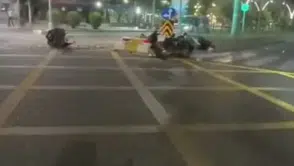 Batman'da motosikletlerin kavşak çarpışması kameraya yansıdı