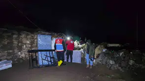 Diyadin’de sağanak sonrası sel vuran evlere yardım eli uzandı